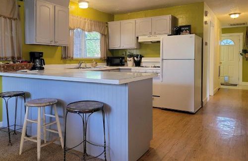 Pear Park House | Quaint and Cozy Cottage 3 Mi to Palisade Wineries!