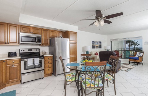 South Padre Island Condo | Quaint Beachfront Condo with Resort Pools, Hot Tubs, Tennis Courts & More! Dog-Friendly!