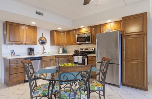 South Padre Island Condo | Quaint Beachfront Condo with Resort Pools, Hot Tubs, Tennis Courts & More! Dog-Friendly!