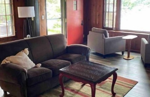 Annandale Cabin | Quaint Cabin on Clearwater Lake