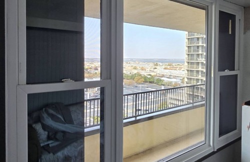 North Ocean City Condo | Quaint Condo On Beach & Bayview, steps to beach & pool. Full&mini wks available