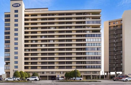 North Ocean City Condo | Quaint Condo On Beach & Bayview, steps to beach & pool. Full&mini wks available