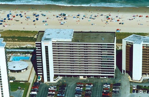 North Ocean City Condo | Quaint Condo On Beach & Bayview, steps to beach & pool. Full&mini wks available