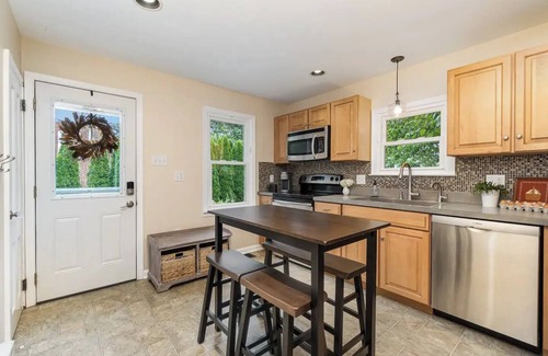 Millersville House | Quaint & Convenient Lancaster Farmette w/Hot Tubnn