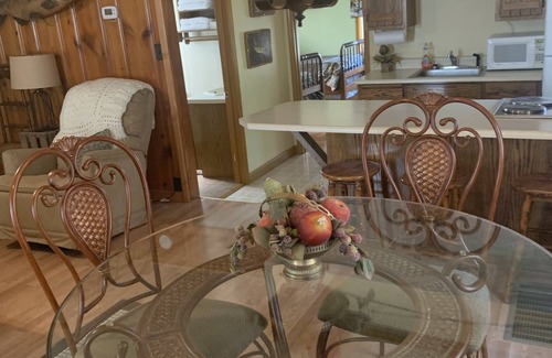 Celina House | Quaint cottage by the Lake