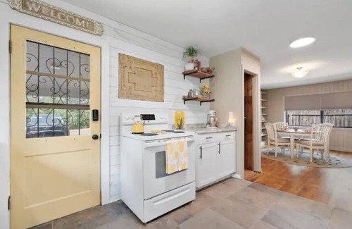 Hot Springs House | Quaint Cottage minutes to Oaklawn and Downtown