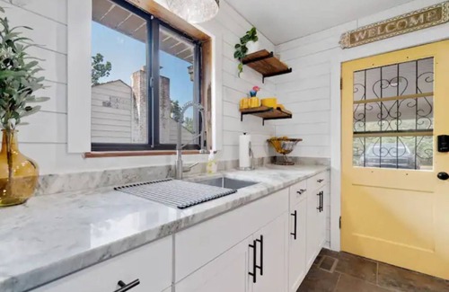 Hot Springs House | Quaint Cottage minutes to Oaklawn and Downtown