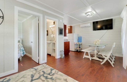 Townsend Cottage | Quaint Cottage on Tidal Creek with Private Dock, minutes to Shellman Bluff