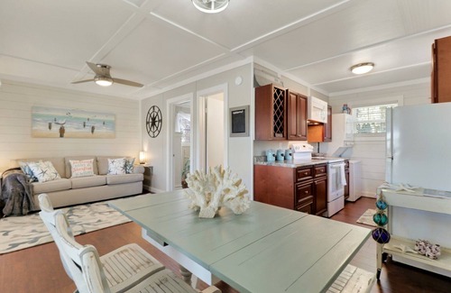 Townsend Cottage | Quaint Cottage on Tidal Creek with Private Dock, minutes to Shellman Bluff