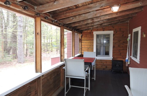 Moultonborough Cottage | Quaint Cottage with town beach access sleep 4