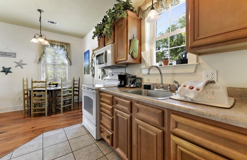 Bay St Louis Cottage | Quaint Cottage, Walk to Beach and Old Town Bay St. Louis