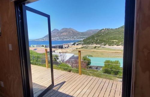 Fish Hoek Apartment | Quaint Cottage With Harbour Views