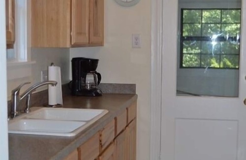 Knox - Henderson Apartment | Quaint Duplex In Lower Greenville Avenue Area - Great Location for SMU Events!