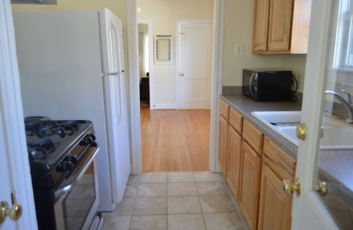 Knox - Henderson Apartment | Quaint Duplex In Lower Greenville Avenue Area - Great Location for SMU Events!