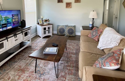 Landrum Cottage | "Quaint ~ Fresh ~ Convenient"