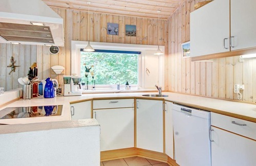 Oster Somarken House | Quaint Holiday Home in Aakirkeby with Whirlpool