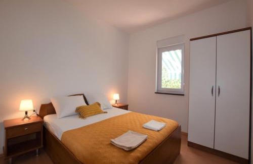 Mandre House | Quaint holiday home in Mandre with private garden
