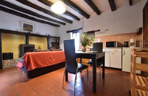 Allas-les-Mines House | Quaint Home in Berbiguières, Valley of the Castles at 15min