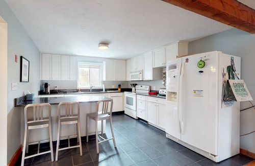 Katama House | Quaint home w/large backyard, outdoor shower & private grill near Katama Bay