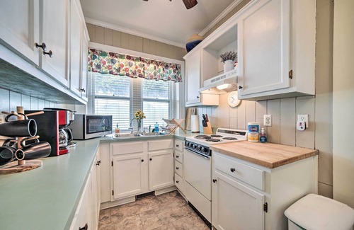 Waynesville Cottage | Quaint Home w/Porch in Downtown Waynesville!