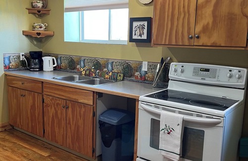 Division No. 3 House | Quaint lodge wonderful for retreats, reunions, weddings, and relaxation!