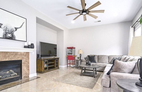 Moreno Valley House | Quaint mountain view getaway.