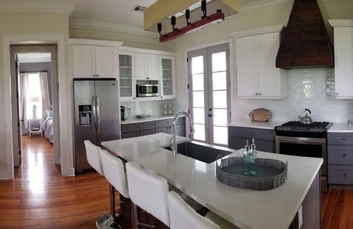 Arabi House | Quaint New Orleans Cottage - Charming and "NEW"