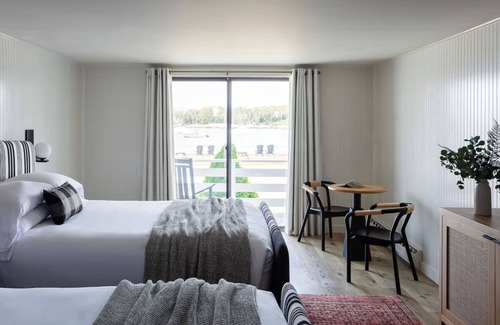 Ocean Point Hotel | Quaint Oceanfront Room Perfect for Relaxing After Adventurous Days | with Pool