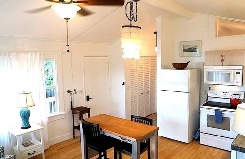 Paia Apartment | Quaint Paia Beach House with Ocean Views! Cold AC! Walk to town/beach!