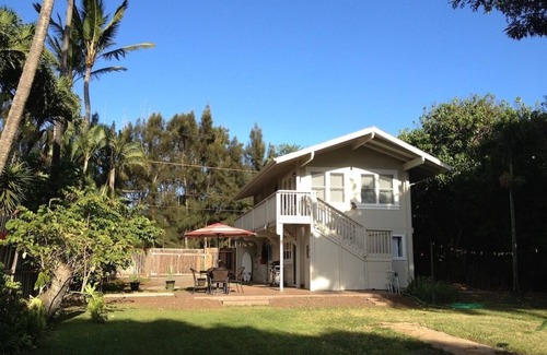 Paia Apartment | Quaint Paia Beach House with Ocean Views! Cold AC! Walk to town/beach!