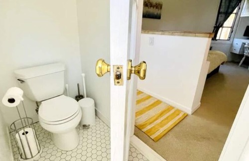 San Anselmo Cottage | Quaint Parkside, Trailside, Walk-to-town Cottage