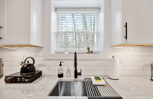 Scottdale Apartment | Quaint Quarters | * From 1 to 10 Guests *