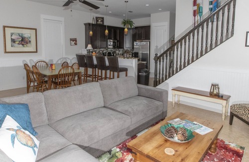 Santa Rosa Beach House | Quaint, Quiet Beach House. Short Walk to Beach Access. Pet Friendly!