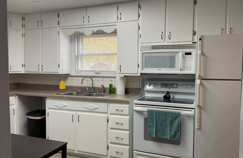 Fostoria House | Quaint recently renovated private home with small town living surroundings