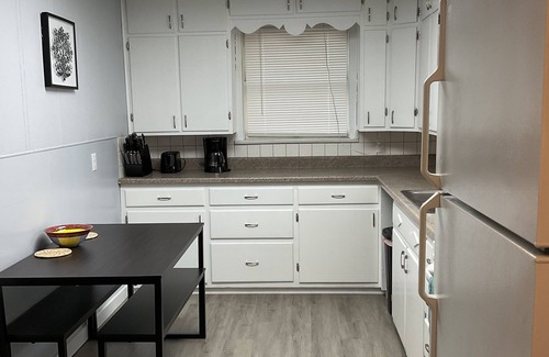 Fostoria House | Quaint recently renovated private home with small town living surroundings