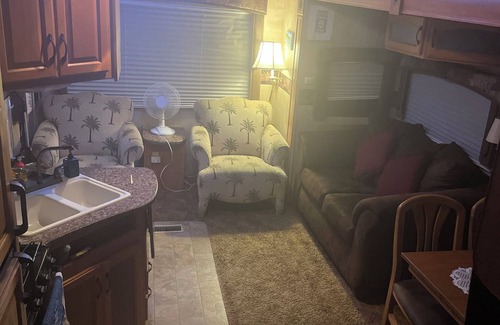 New Port Richey House | Quaint remote tiny home steps from Downtown New Port Richey!