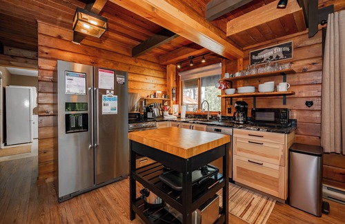 McHenry House | Quaint Retreat w/Fire Pit & Lake Access