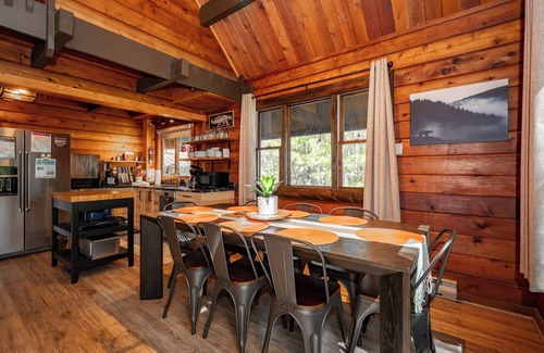 McHenry House | Quaint Retreat w/Fire Pit & Lake Access