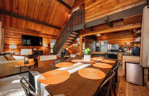 McHenry House | Quaint Retreat w/Fire Pit & Lake Access