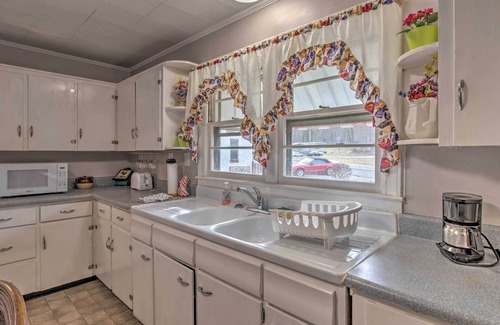 Independence Cottage | Quaint & Scenic Country Cottage, 3 Mi to New River