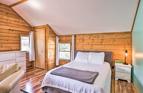 Suttons Bay Apartment | Quaint Studio with Shared Beach Walk to Suttons Bay