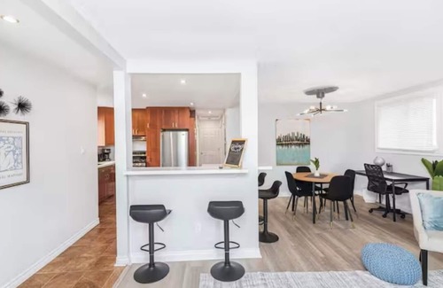 Hamilton House | Quaint & Stylish UPPER level 3-bed bungalow in Hamilton