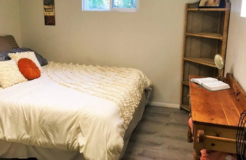 Midvale Cottage | Quaint Updated Cottage in the Middle of the Valley