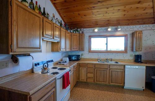 Cameron House | Quaint Vacation Rental with Madison River Views near Yellowstone in Southwest Montana