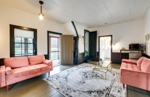 Dundee House | Quaint Winesburg Cottage with Porch and Pond!