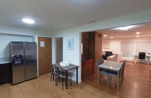 West Slope House | Quaint yet Modern 2-bedroom house with privacy in Beaverton