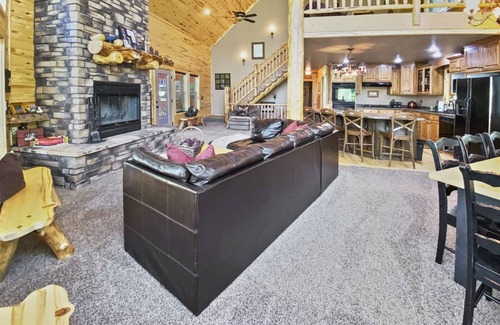 Mammoth Creek Cabin | Quakie Lake Retreat, Mountain cabin 4 bd 3 bth Heart of Dixie National Forest