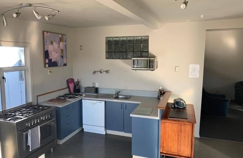 Yaldhurst House | Quality Barn Lodge for short or long term stay, Spires Barn Lodge