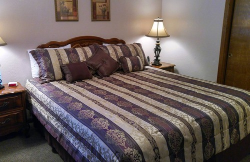 Pinetop Villa | Quality Hill Resort Villa, relax among the tall pines in your very private villa
