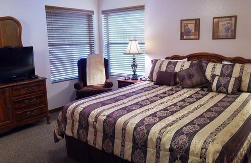 Pinetop Villa | Quality Hill Resort Villa, relax among the tall pines in your very private villa